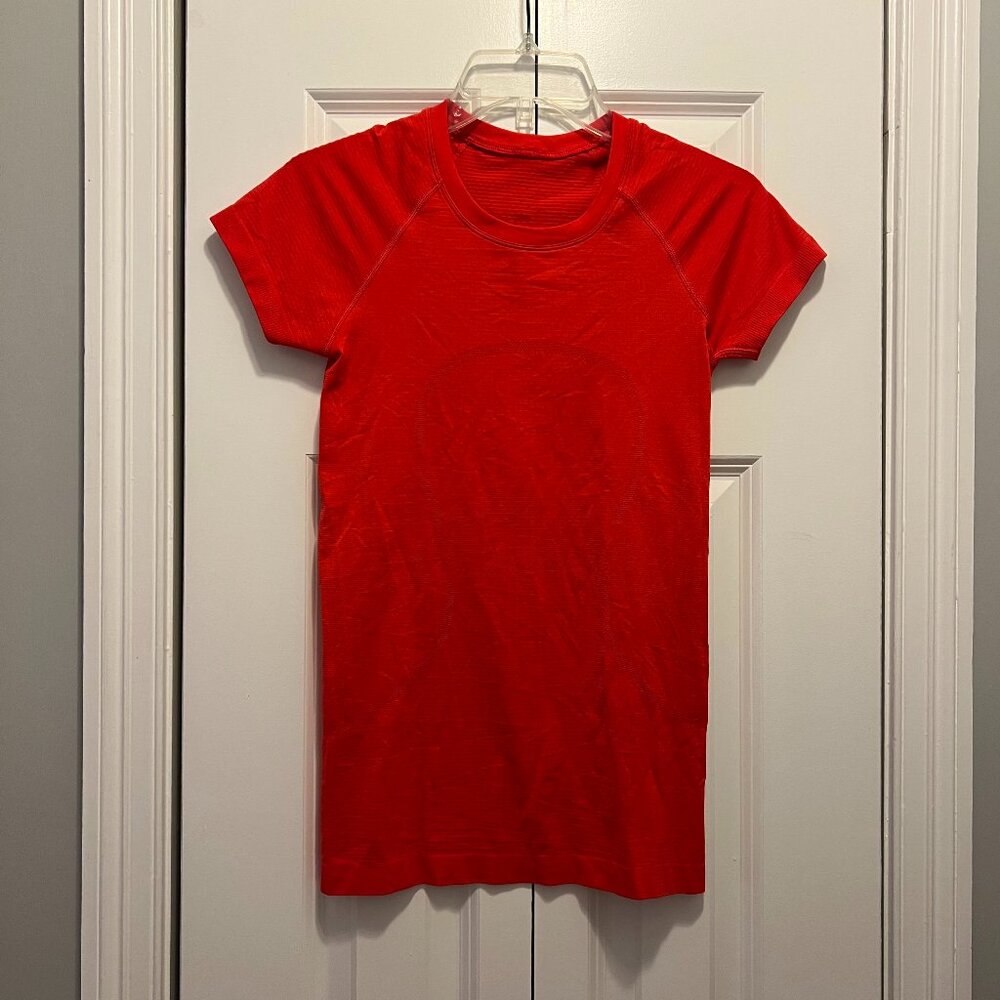 Lululemon Women's Swiftly Tech Short-Sleeve Shirt Hip Length in Red, Size 0